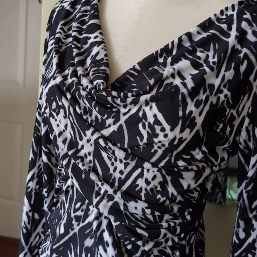 Kenneth Cole New York Abstract Drape Front Ruched Blouse Small - Picture 3 of 9